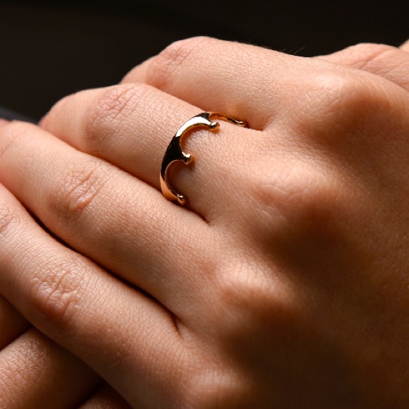 “Your Majesty” Royal Queen Minimalist Crown Ring - Picture 2 of 9